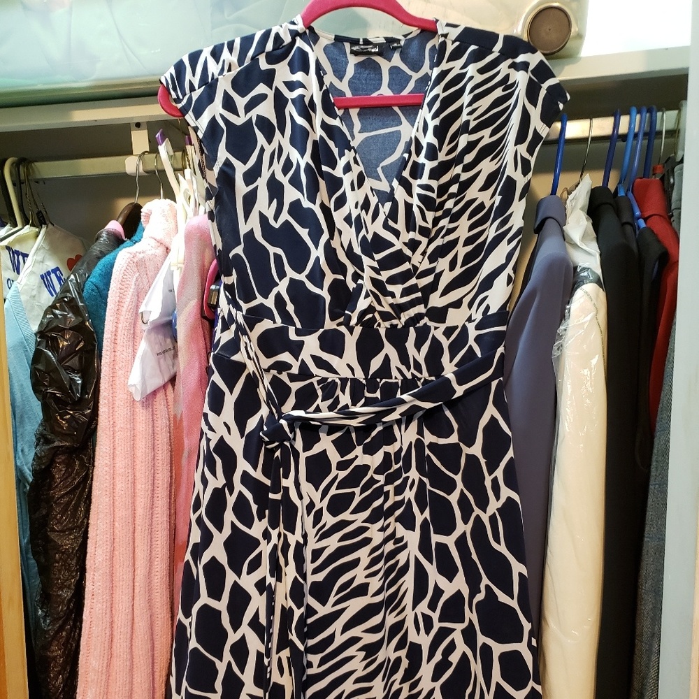 MAKE OFFER Flowy bottom dress